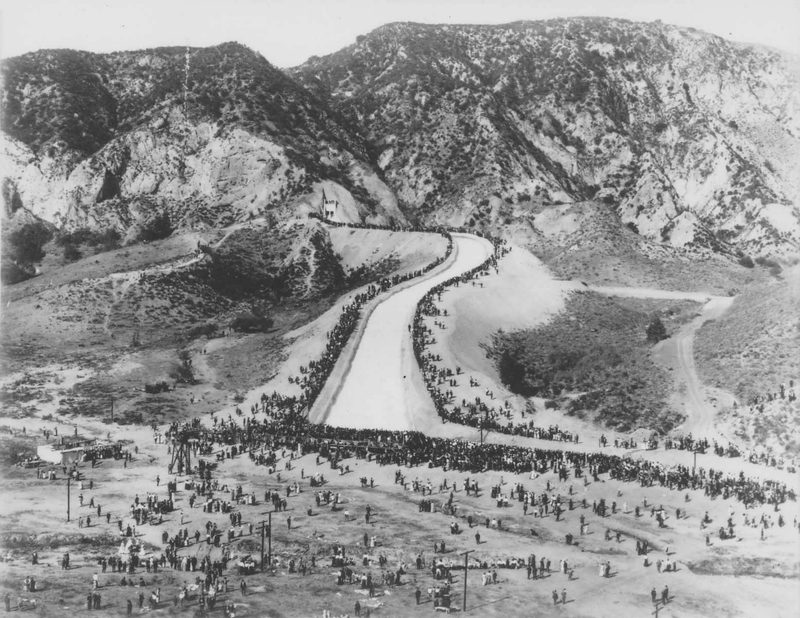 Illustration for article titled The Los Angeles Aqueduct Turns 100, or The Mules That Built L.A.
